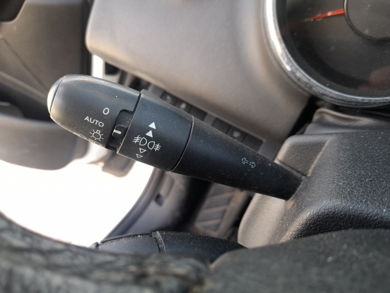 Recambio de mando luces y limpia para peugeot 5008 (0u_, 0e_) 1.6 bluehdi 120 referencia OEM IAM   