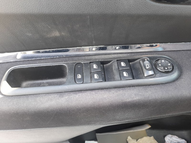 Recambio de mando elevalunas delantero izquierdo para peugeot 5008 (0u_, 0e_) 1.6 bluehdi 120 referencia OEM IAM  C/MANDO RETROV