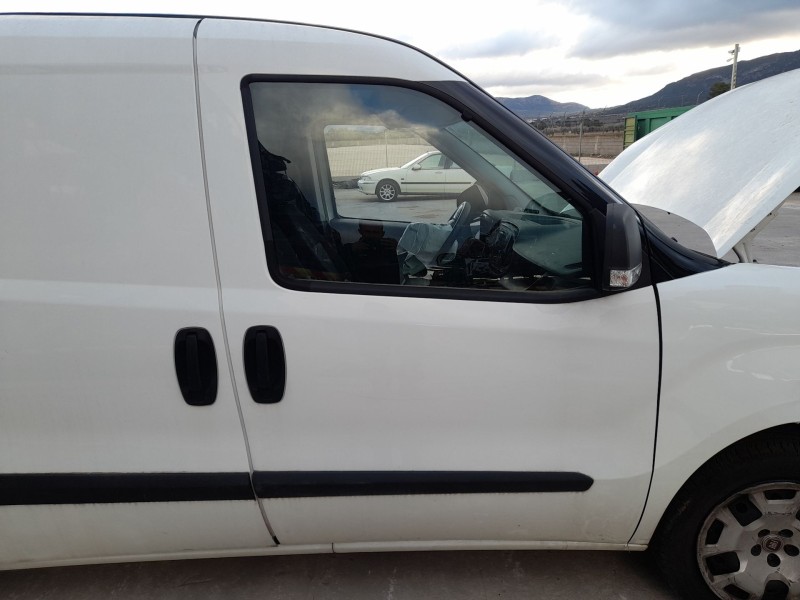Recambio de puerta delantera derecha para fiat doblo cargo (263_) 1.4 natural power referencia OEM IAM   