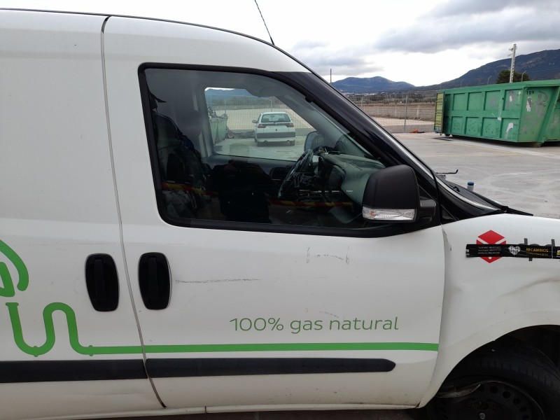 Recambio de puerta delantera derecha para fiat doblo cargo (263_) 1.4 natural power referencia OEM IAM  TOCADA 