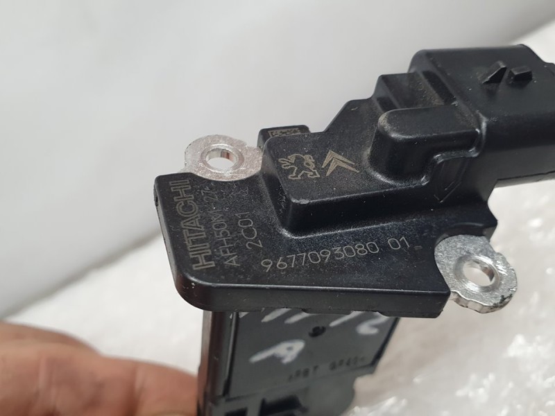 Recambio de caudalimetro para peugeot 308 active pack bluehdi 130 s&s referencia OEM IAM 9677093080 AFH50M HITACHI