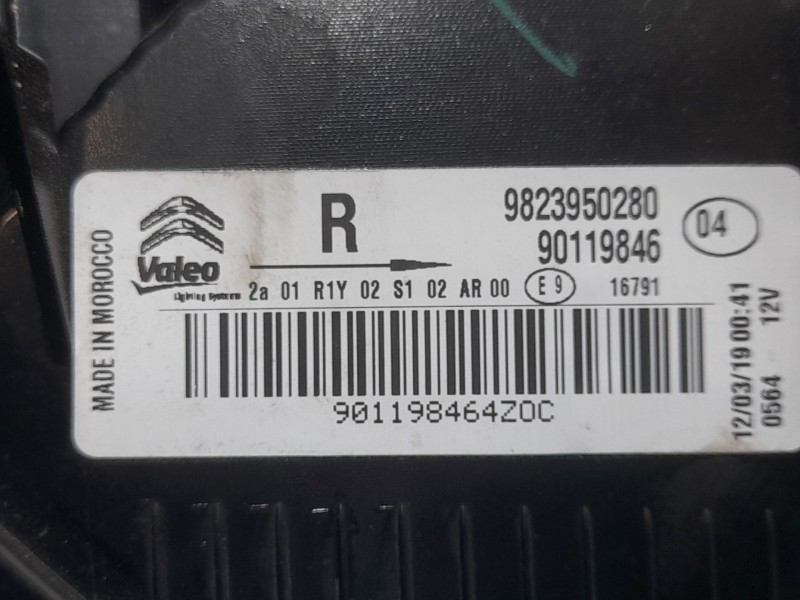 Recambio de piloto trasero derecho exterior para citroën c4 cactus 1.5 bluehdi 100 referencia OEM IAM 9823950280 90119846 VALEO
