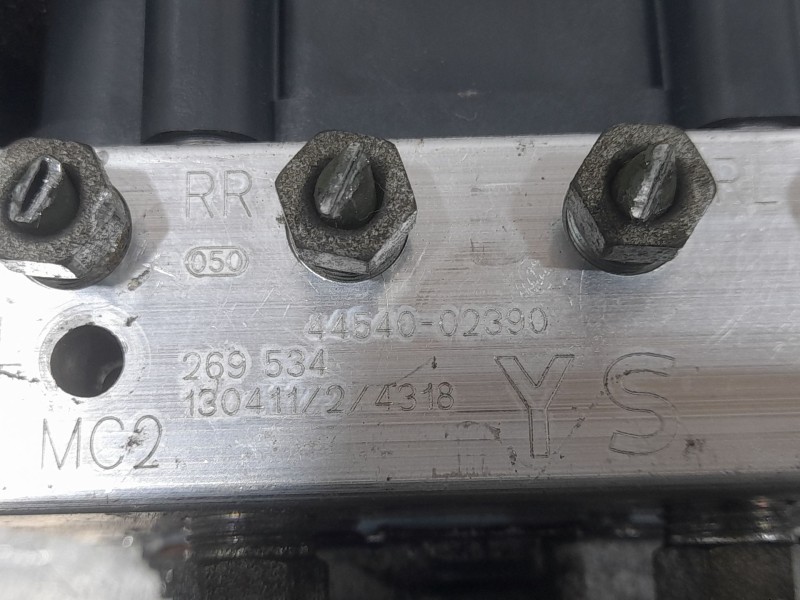 Recambio de abs para toyota auris active referencia OEM IAM 4454002390  