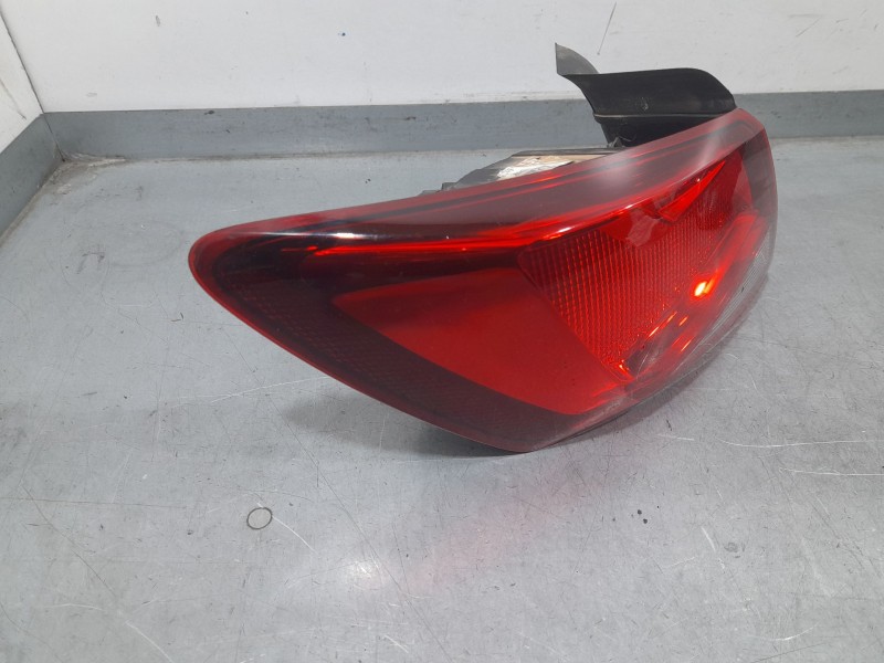 Recambio de piloto trasero izquierdo exterior para seat leon (5f1) 1.6 tdi referencia OEM IAM 5F0945095D  VALEO