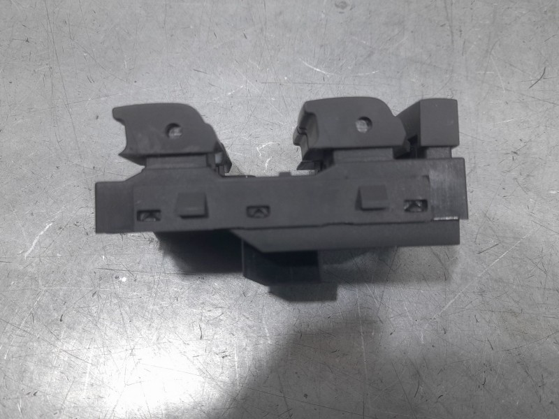 Recambio de mando elevalunas delantero izquierdo para opel mokka / mokka x (j13) 1.6 cdti (_76) referencia OEM IAM 13305011  