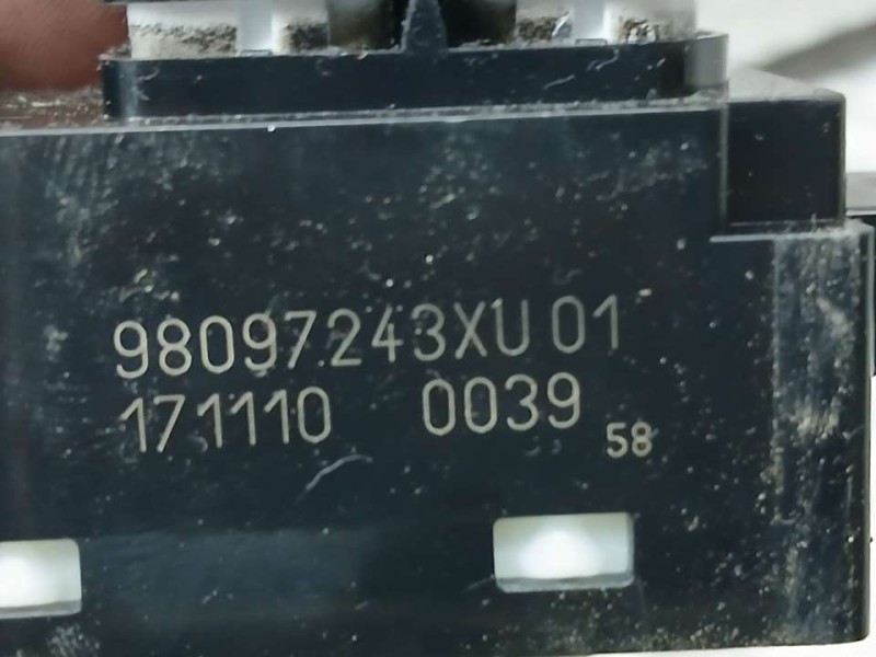 Recambio de mando radio para peugeot 208 style referencia OEM IAM 98097243XU  Y GPS