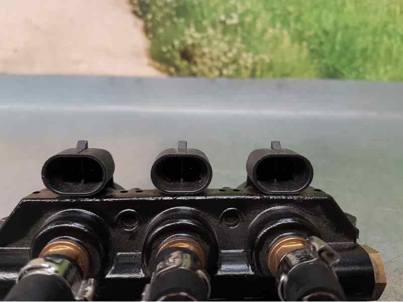 Recambio de rampa inyectora para toyota aygo (kgb/wnb) básico referencia OEM IAM 110R000123 110R000123 