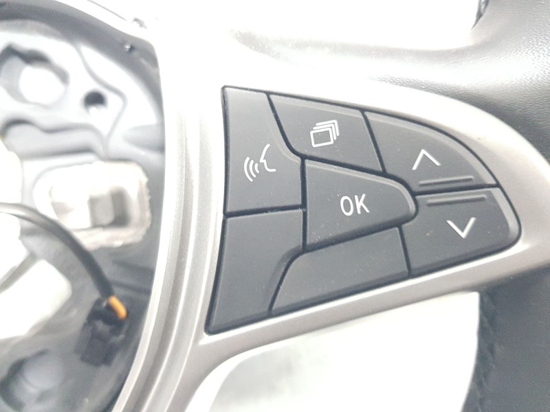 Recambio de volante para dacia sandero iii 1.0 tce 100 eco-g referencia OEM IAM 484007828R  