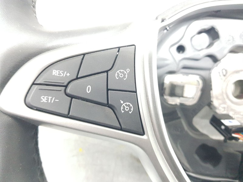 Recambio de volante para dacia sandero iii 1.0 tce 100 eco-g referencia OEM IAM 484007828R  