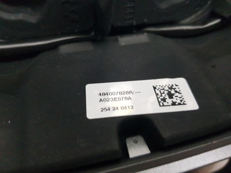 Recambio de volante para dacia sandero iii 1.0 tce 100 eco-g referencia OEM IAM 484007828R  
