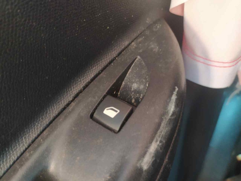 Recambio de mando elevalunas trasero izquierdo para opel mokka elegance referencia OEM IAM 98044803ZD  