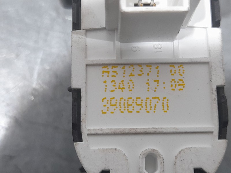 Recambio de mando elevalunas delantero izquierdo para opel corsa f edition referencia OEM IAM 39089070  C/ MANDO RETROVISOR