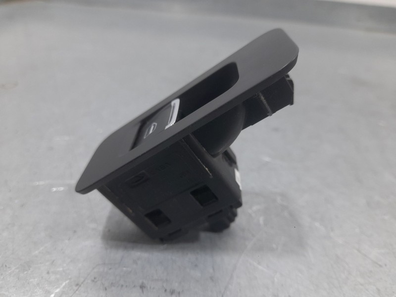 Recambio de mando elevalunas delantero derecho para dr 4.0 ev referencia OEM IAM T153746150BA  