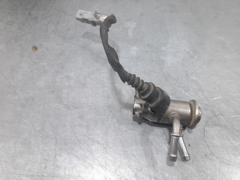 Recambio de inyector adblue para renault trafic furgón l1 h1 2,9t referencia OEM IAM 208997976R  