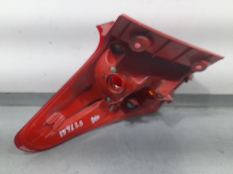 Recambio de piloto trasero derecho exterior para toyota auris active referencia OEM IAM E115810  EXTERIOR