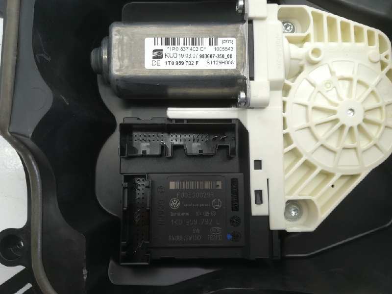 Recambio de elevalunas delantero derecho para seat leon (1p1) 1.9 tdi referencia OEM IAM 1P0837402D  ELECTRICO