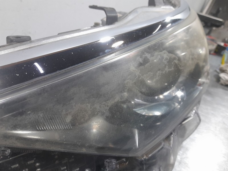 Recambio de faro izquierdo para toyota auris (_e18_) 1.4 d-4d (nde180_) referencia OEM IAM 8117002J61 XENON 