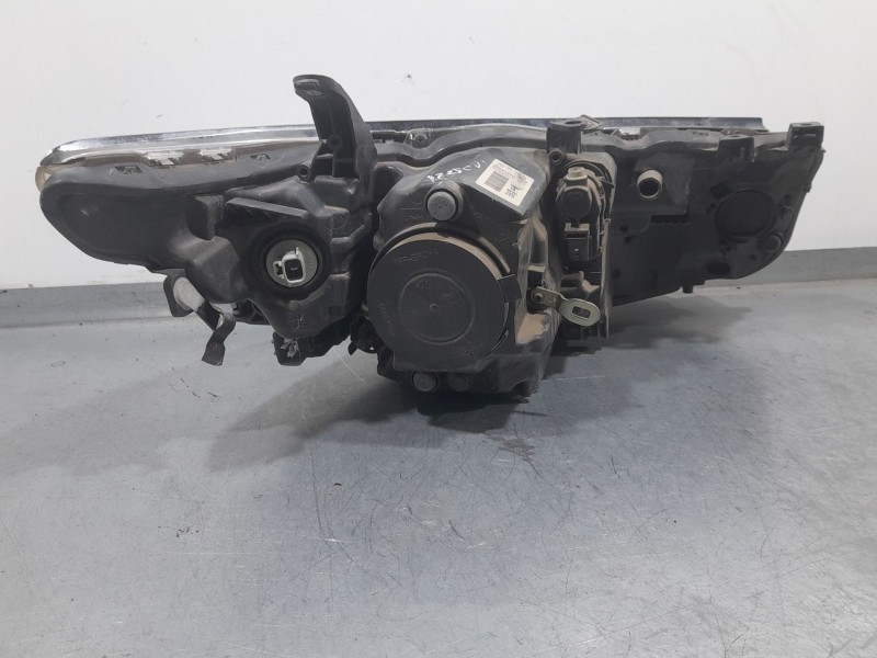 Recambio de faro izquierdo para toyota auris (_e18_) 1.4 d-4d (nde180_) referencia OEM IAM 8117002J61 XENON 