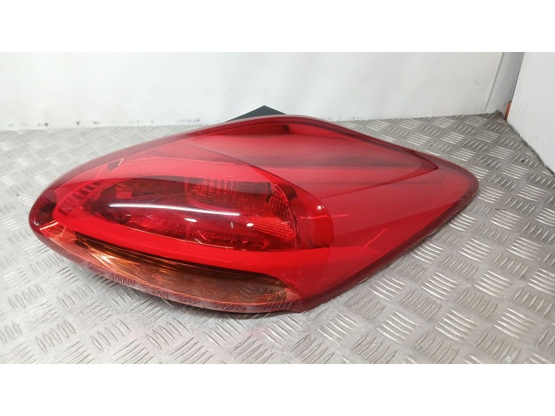 Recambio de piloto trasero derecho para kia cee´d (jd) 1.6 crdi 110 referencia OEM IAM 92420A2700  