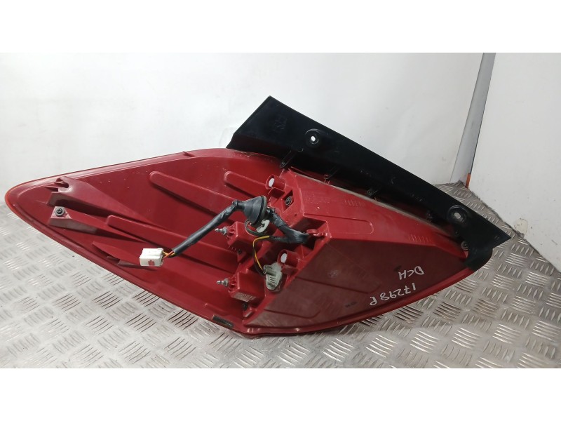 Recambio de piloto trasero derecho para kia cee´d (jd) 1.6 crdi 110 referencia OEM IAM 92420A2700  