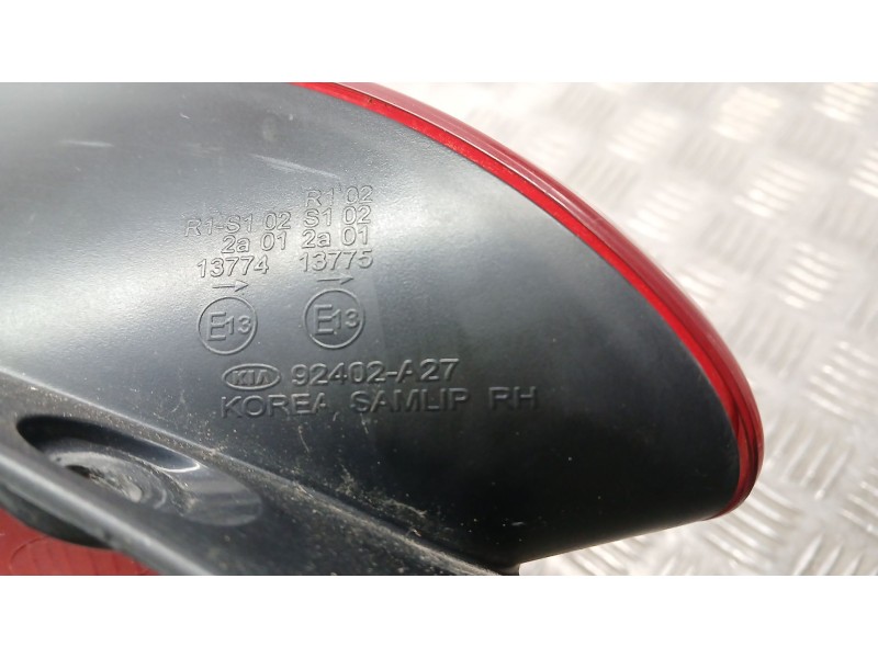 Recambio de piloto trasero derecho para kia cee´d (jd) 1.6 crdi 110 referencia OEM IAM 92420A2700  