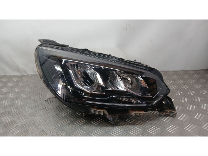 Recambio de faro derecho para peugeot 208 ii (ub_, up_, uw_, uj_) 1.2 puretech 100 referencia OEM IAM 9833036180 ROZADO VALEO 90