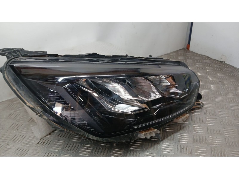 Recambio de faro derecho para peugeot 208 ii (ub_, up_, uw_, uj_) 1.2 puretech 100 referencia OEM IAM 9833036180 ROZADO VALEO 90