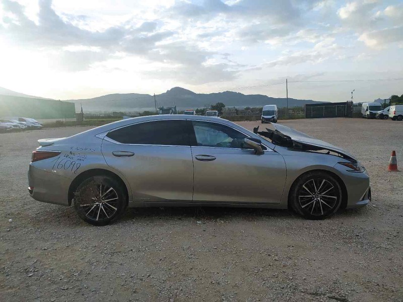 lexus es del año 2022