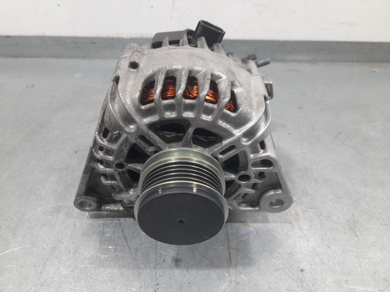 Recambio de alternador para hyundai i30 (fd) 1.6 crdi referencia OEM IAM 373002A600 TG12C090 VALEO