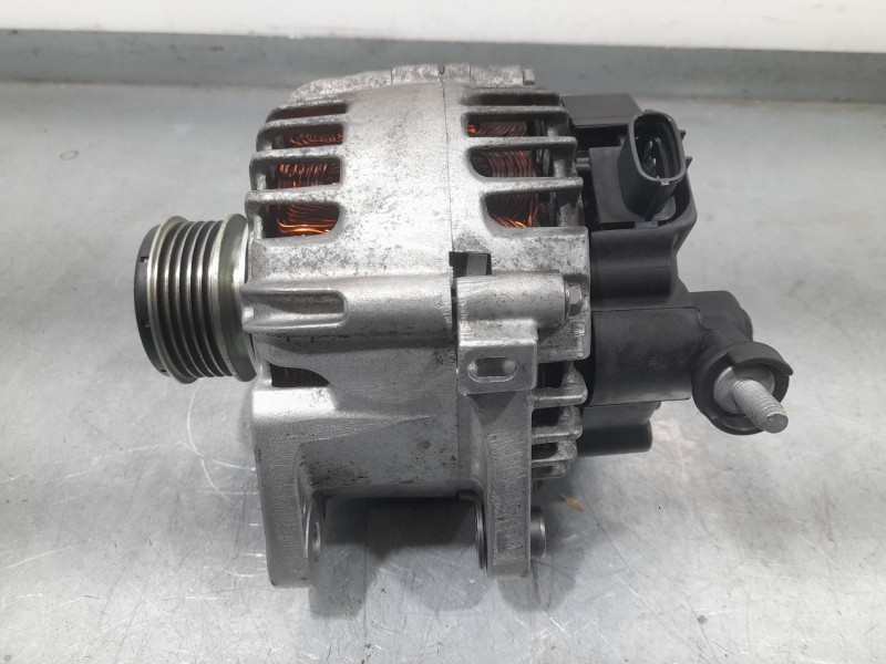 Recambio de alternador para hyundai i30 (fd) 1.6 crdi referencia OEM IAM 373002A600 TG12C090 VALEO