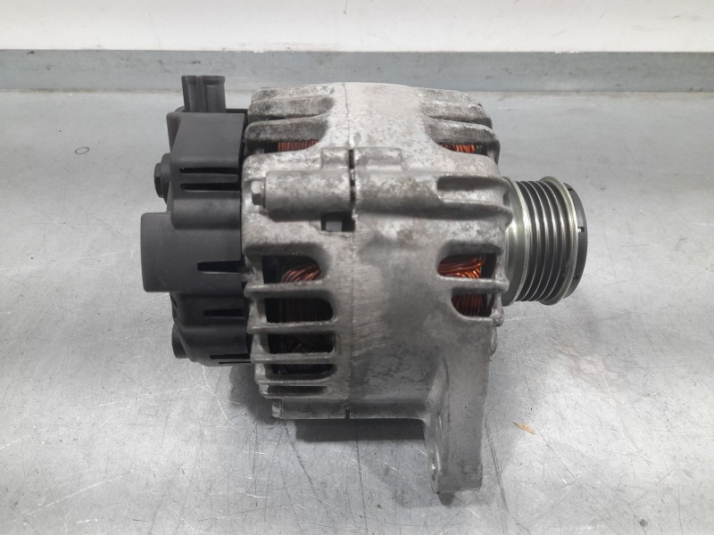 Recambio de alternador para hyundai i30 (fd) 1.6 crdi referencia OEM IAM 373002A600 TG12C090 VALEO