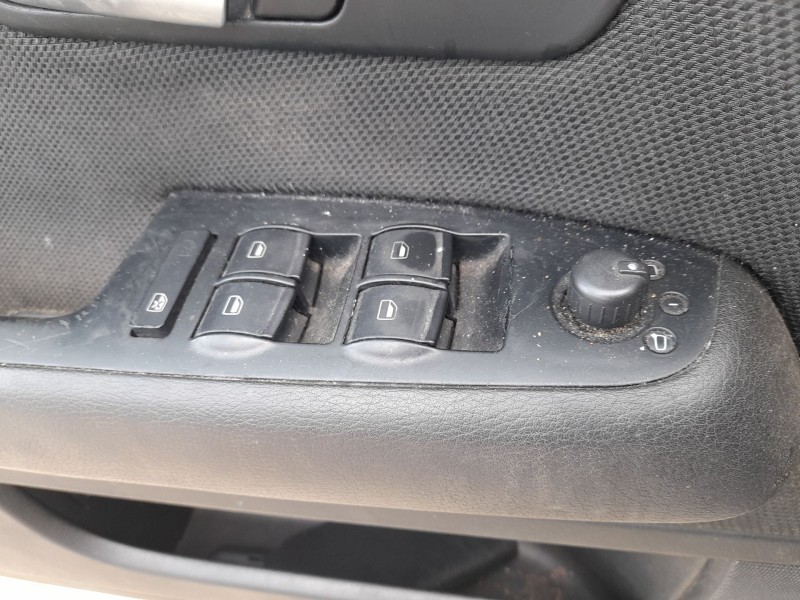 Recambio de mando elevalunas delantero izquierdo para audi a4 b7 (8ec) 1.9 tdi referencia OEM IAM   