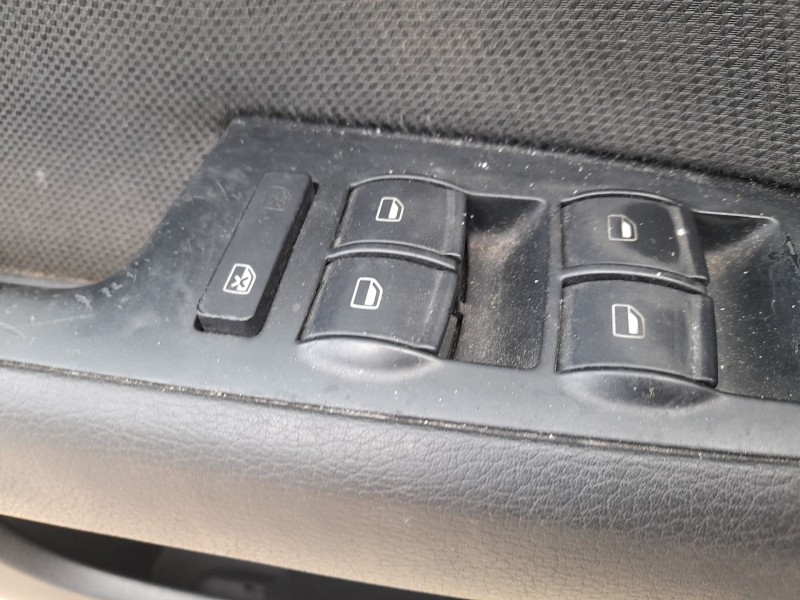 Recambio de mando elevalunas delantero izquierdo para audi a4 b7 (8ec) 1.9 tdi referencia OEM IAM   