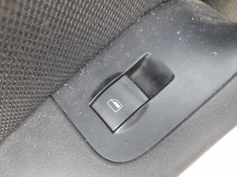 Recambio de mando elevalunas trasero izquierdo para audi a4 b7 (8ec) 1.9 tdi referencia OEM IAM   