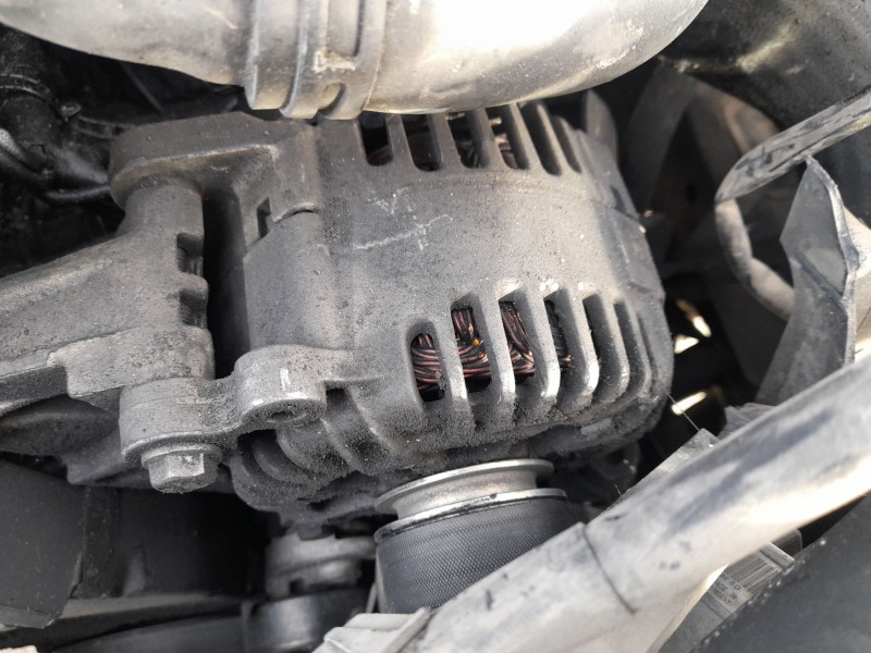 Recambio de alternador para audi a4 b7 (8ec) 1.9 tdi referencia OEM IAM   