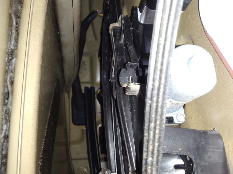 Recambio de elevalunas delantero derecho para peugeot 2008 ii (ud_, us_, uy_, uj_, ur_, uc_) 1.2 puretech 130 referencia OEM IAM