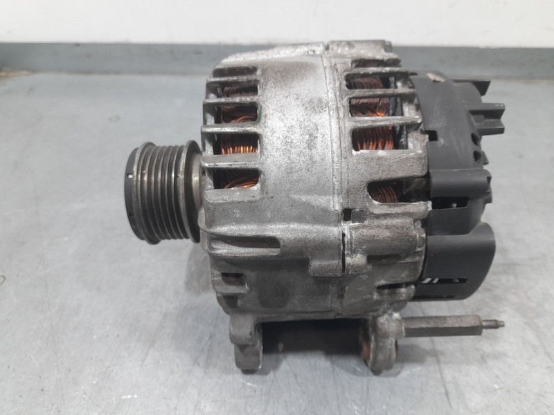 Recambio de alternador para volkswagen sharan (7n1, 7n2) 2.0 tdi referencia OEM IAM 03L903023B FG18T051 VALEO