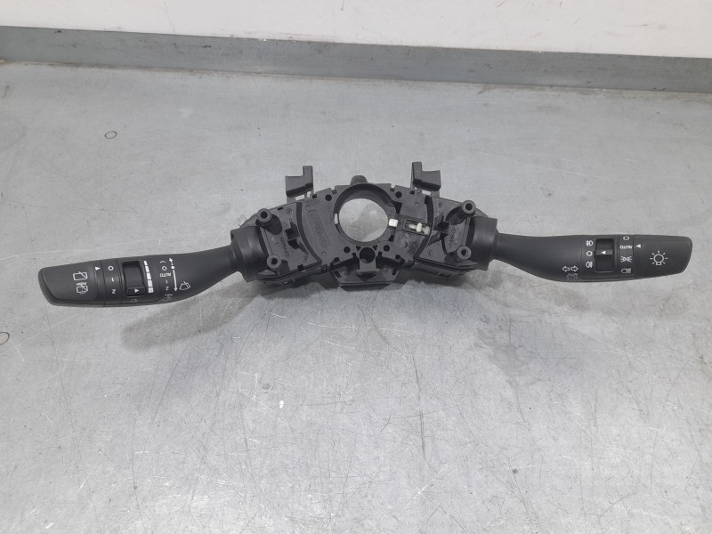 Recambio de mando luces y limpia para kia rio (yb) gt line referencia OEM IAM 93404H8960  