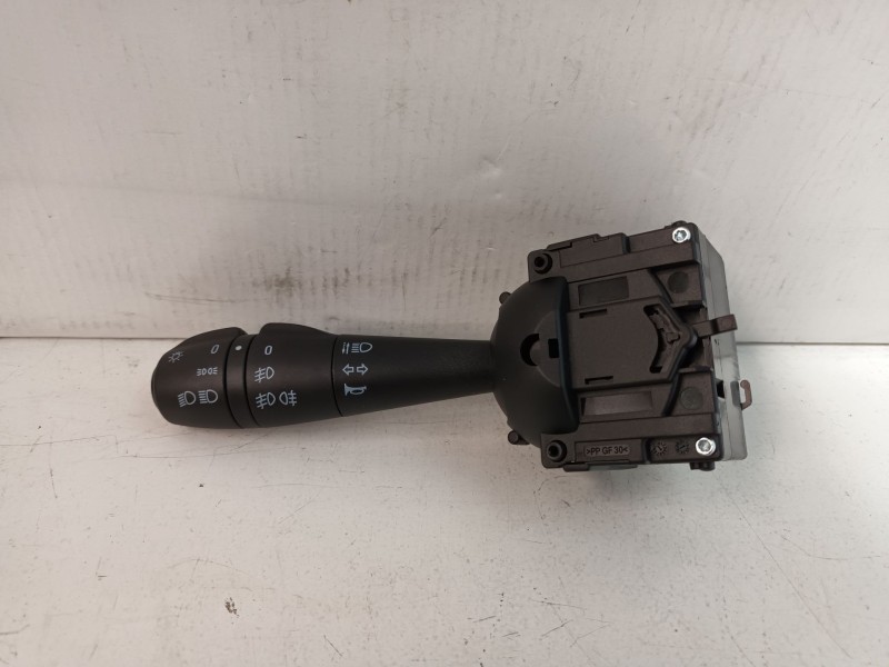 Recambio de mando luces para dacia sandero ii 1.0 tce 100 (b8ml) referencia OEM IAM 8201167988 DACIA/RENAULT 