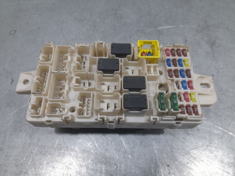 Recambio de caja reles / fusibles para mitsubishi space star (a00) kaiteki referencia OEM IAM 18637B738 G8C933MF2Z06 MITSUBISHI