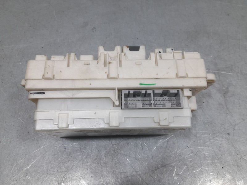 Recambio de caja reles / fusibles para mitsubishi space star (a00) kaiteki referencia OEM IAM 18637B738 G8C933MF2Z06 MITSUBISHI