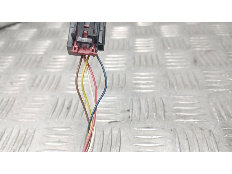 Recambio de retrovisor derecho para audi a1 (8x) attraction referencia OEM IAM 8X1857410S ELECTRICO 5 CABLES 