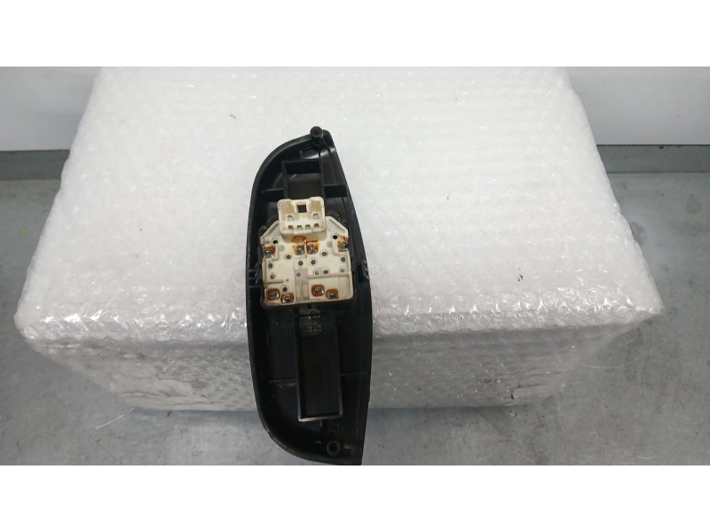 Recambio de mando elevalunas delantero izquierdo para daewoo kalos (klas) 1.4 referencia OEM IAM 96540780  621W04750