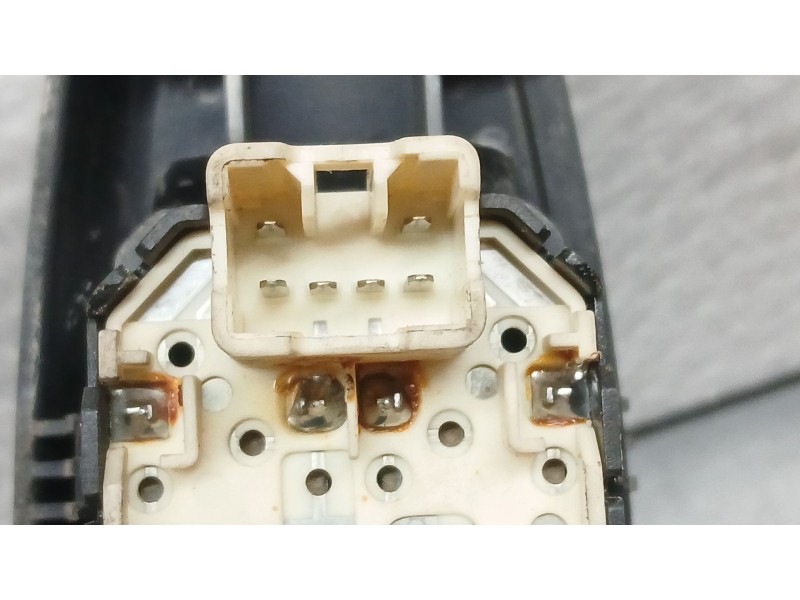 Recambio de mando elevalunas delantero izquierdo para daewoo kalos (klas) 1.4 referencia OEM IAM 96540780  621W04750