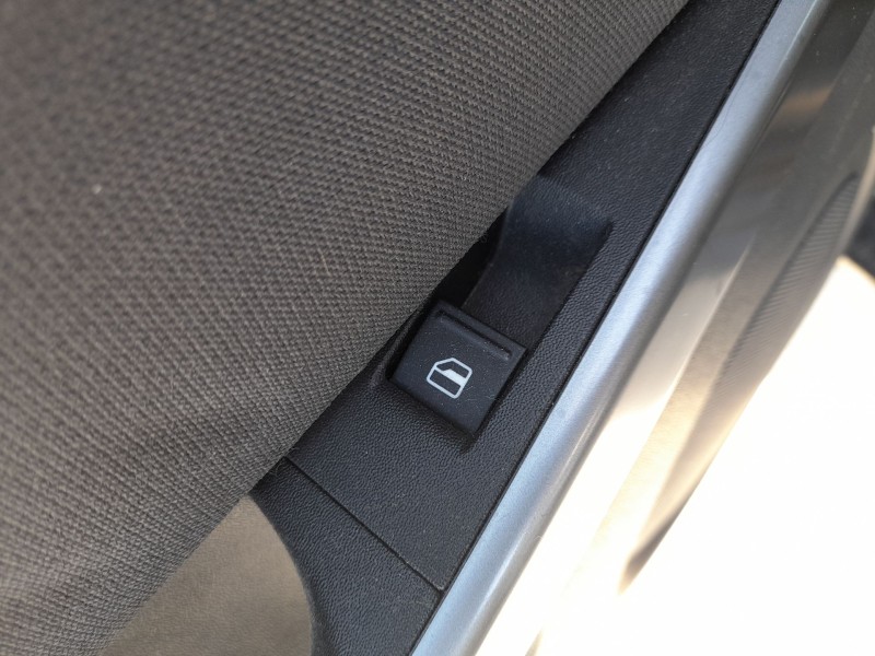 Recambio de mando elevalunas trasero izquierdo para seat leon (1p1) 1.9 tdi referencia OEM IAM   
