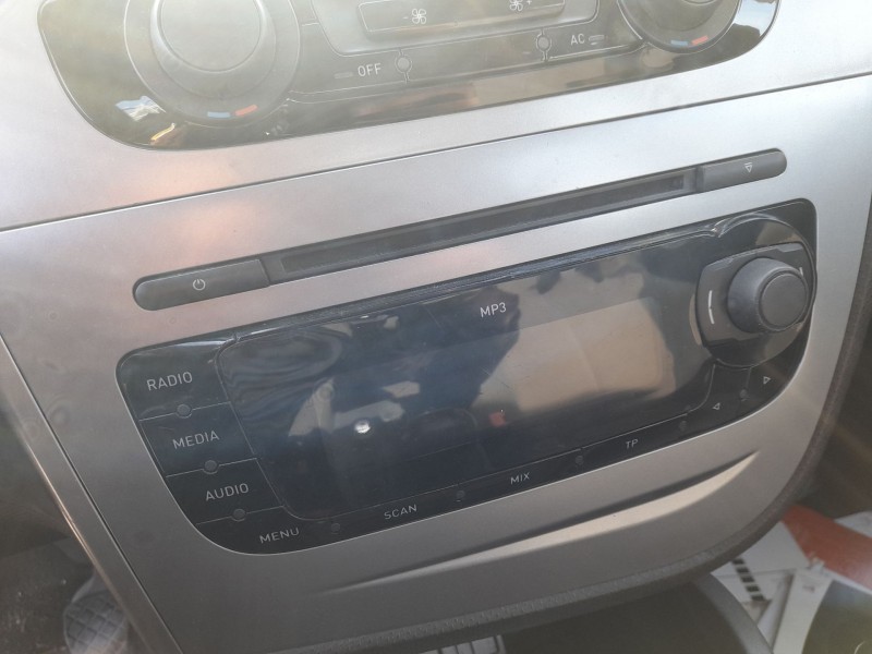 Recambio de sistema audio / radio cd para seat leon (1p1) 1.9 tdi referencia OEM IAM   