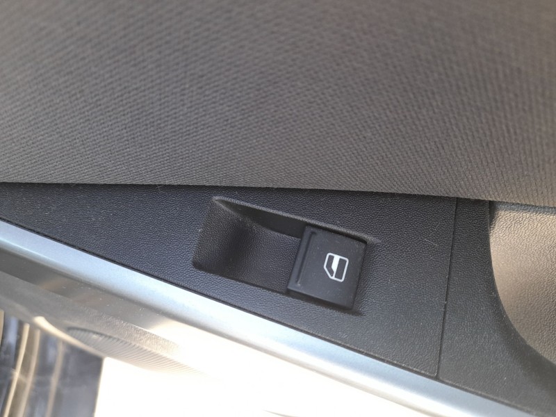 Recambio de mando elevalunas trasero derecho para seat leon (1p1) 1.9 tdi referencia OEM IAM   