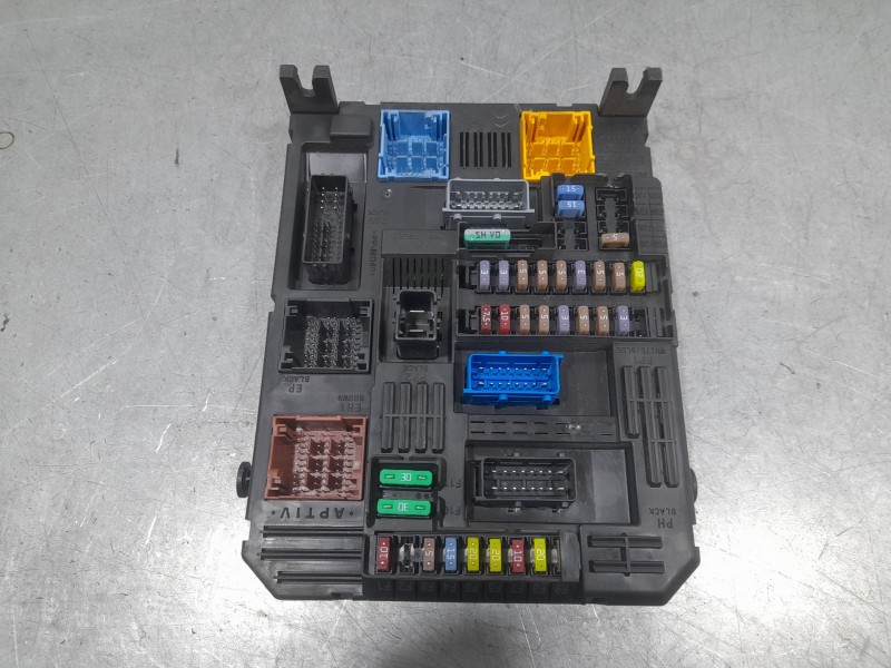 Recambio de caja reles / fusibles para peugeot 3008 ii suv (mc_, mr_, mj_, m4_) 1.5 bluehdi 130 referencia OEM IAM 044071803687 