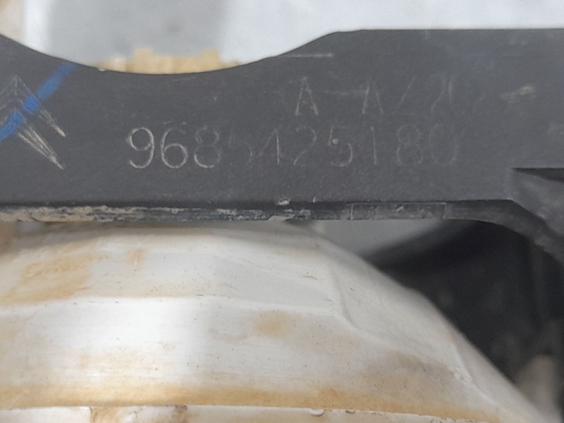 Recambio de faro antiniebla izquierdo para citroën c3 iii (sx) 1.2 puretech 82 referencia OEM IAM 9685425180  