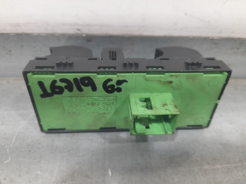 Recambio de mando elevalunas delantero izquierdo para fiat tipo station wagon (356_, 357_) 1.4 (356wxf1b) referencia OEM IAM 073